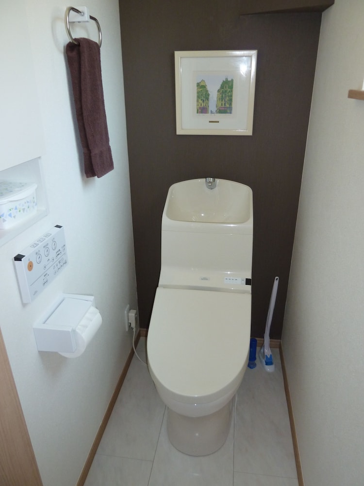 ツインルーム B 共用バスルーム&トイレ (最寄り駅：JR船橋駅 / 京成船橋駅) 共用バスルーム2 | カナロア船橋