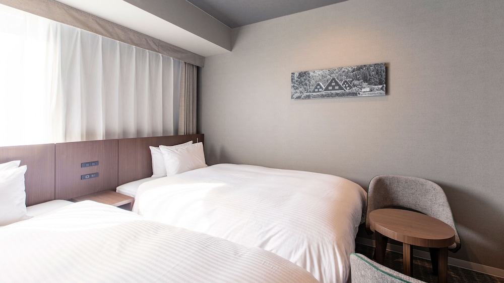 [禁煙] スーペリアツイン (ベッド幅120cm×2台 / 18sqm) 客室5 | KOKO HOTEL 飛騨高山