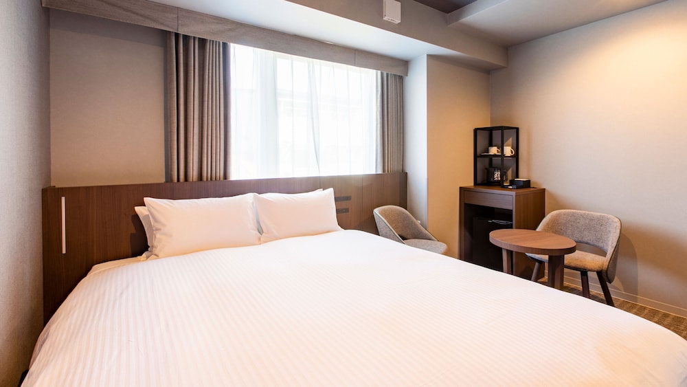 [禁煙] ユニバーサルクイーン (ベッド幅160cm×1台 / 19sqm) | KOKO HOTEL 飛騨高山