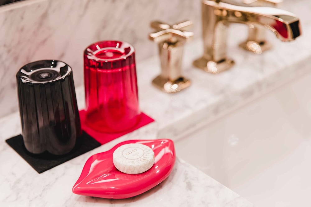 スーペリア ツインルーム バスルーム1 | フォションホテル京都