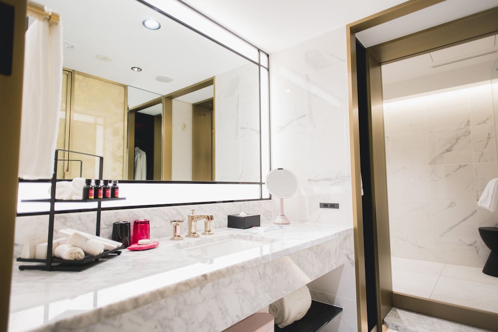 クラシック ダブルルーム バスルーム2 | フォションホテル京都