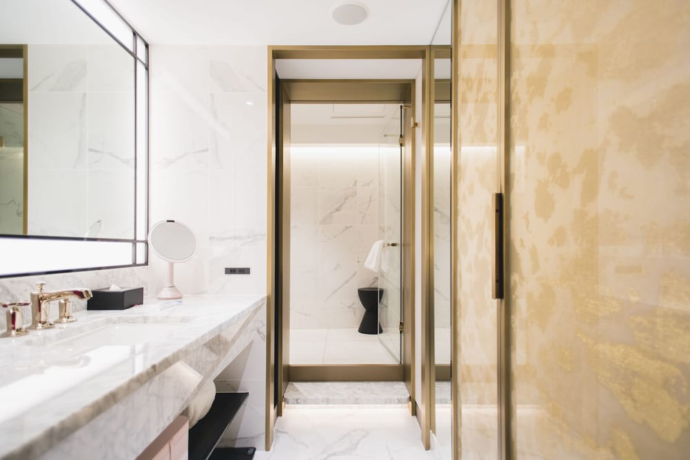 クラシック ダブルルーム バスルーム3 | フォションホテル京都