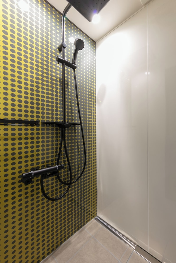 スタンダード ルーム シングルベッド 2 台 禁煙 バスルーム1 | イビススタイルズ名古屋