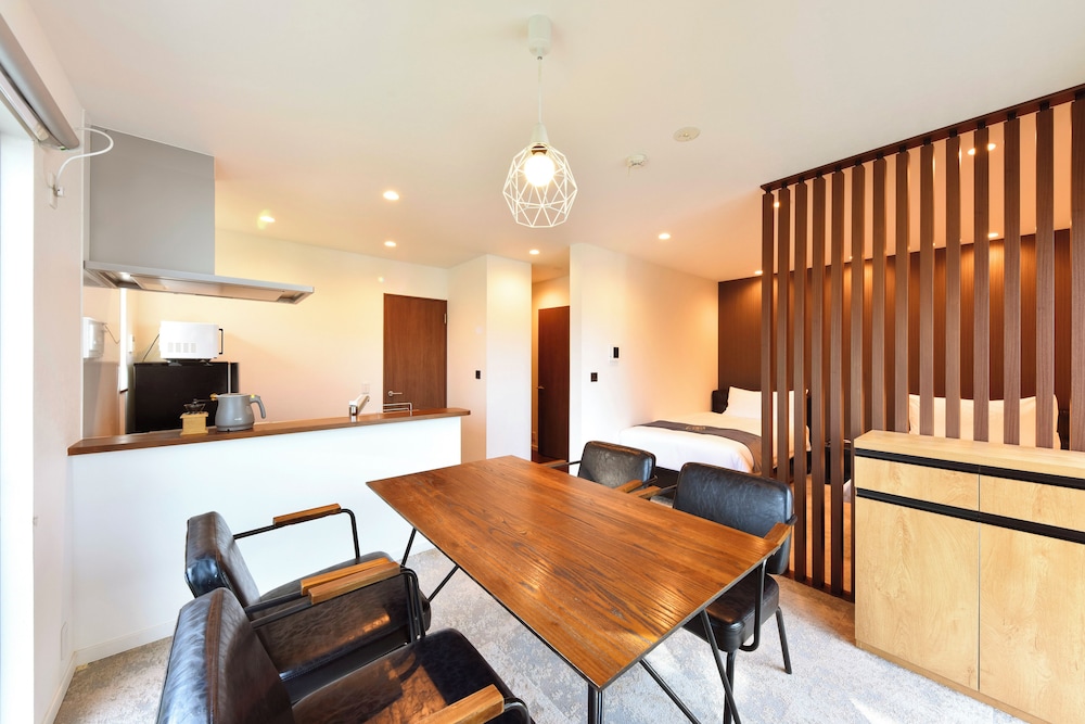 ルーフトップヴィラ 禁煙 客室内のダイニングエリア0 | 富士グランヴィラ -TOKI-