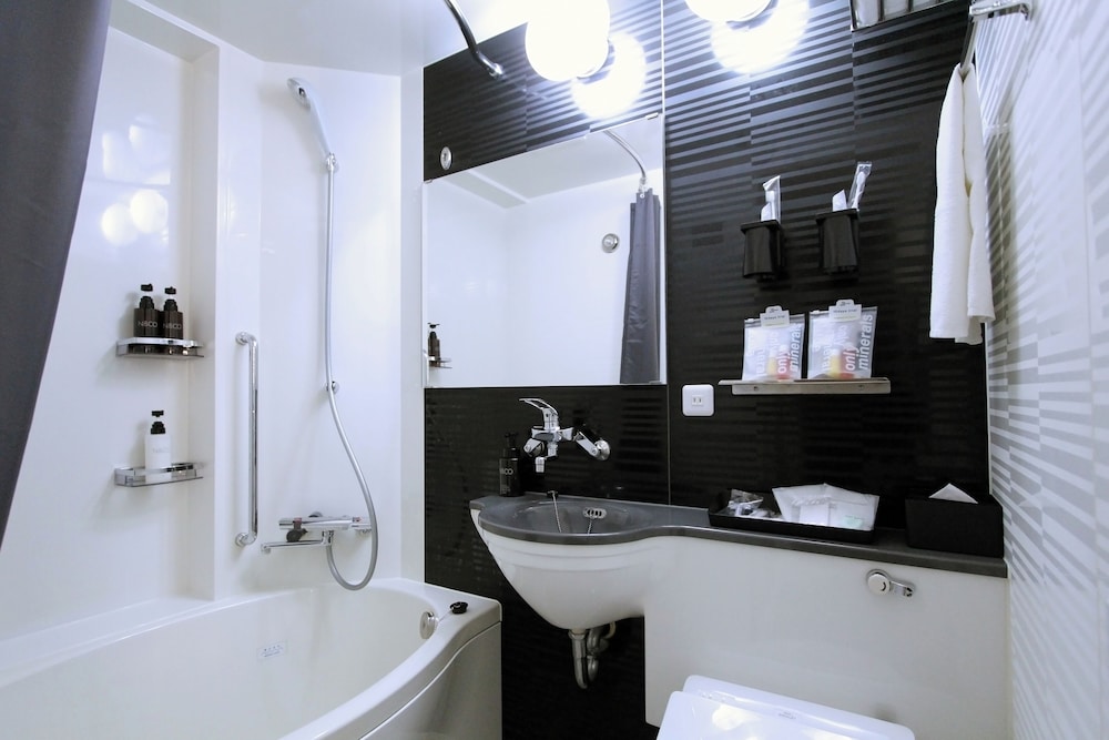 セミダブルルーム 禁煙 (美顔器付) バスルーム0 | KOKO HOTEL 銀座一丁目