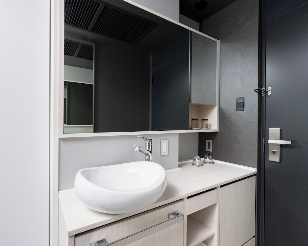 ダブルルーム 禁煙 リビング エリア0 | レムプラス神戸三宮