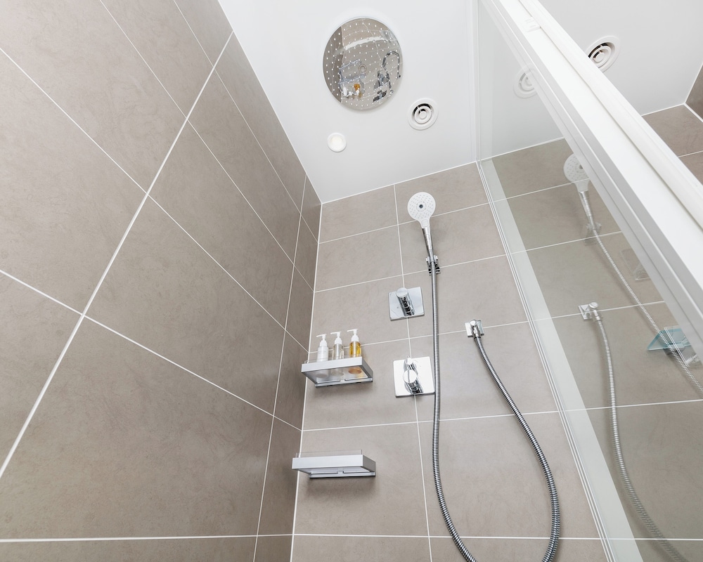 ダブルルーム 禁煙 バスルームの設備0 | レムプラス神戸三宮