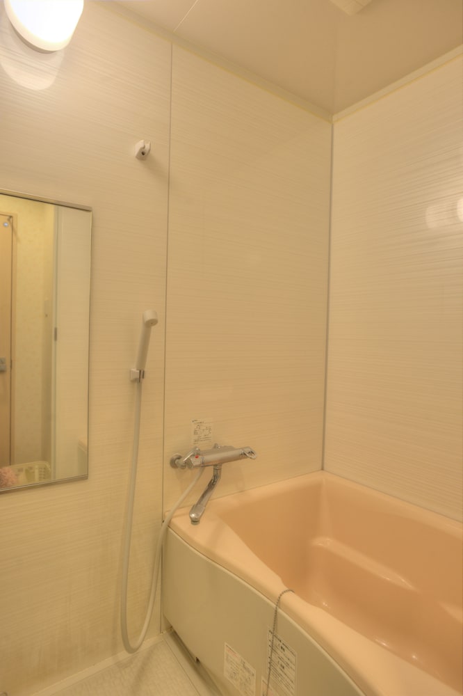 ツインルーム (1 Bunk Bed) バスルーム1 | パレスジャパン ホテル