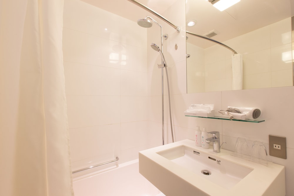 スタンダード ハリウッドツインルーム 禁煙　ユニットバス バスルーム0 | ザ・ゲートホテル雷門 by HULIC