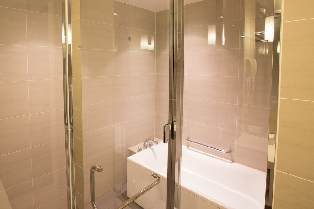 デラックス ツインルーム 禁煙 バスルーム1 | ザ・ゲートホテル雷門 by HULIC