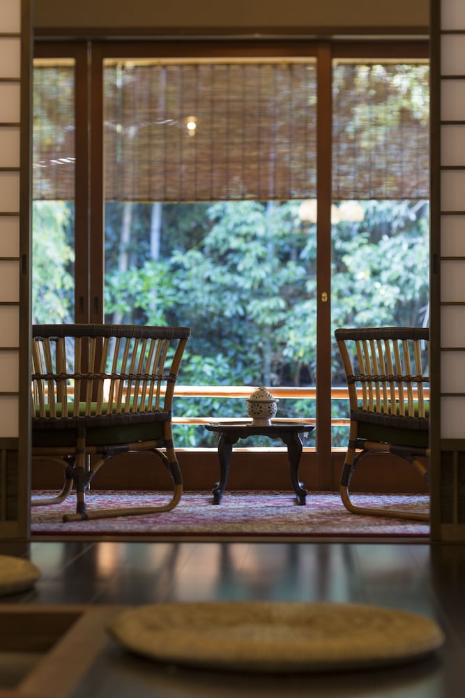 露天風呂付特別室 客室12 | あまみ温泉 南天苑