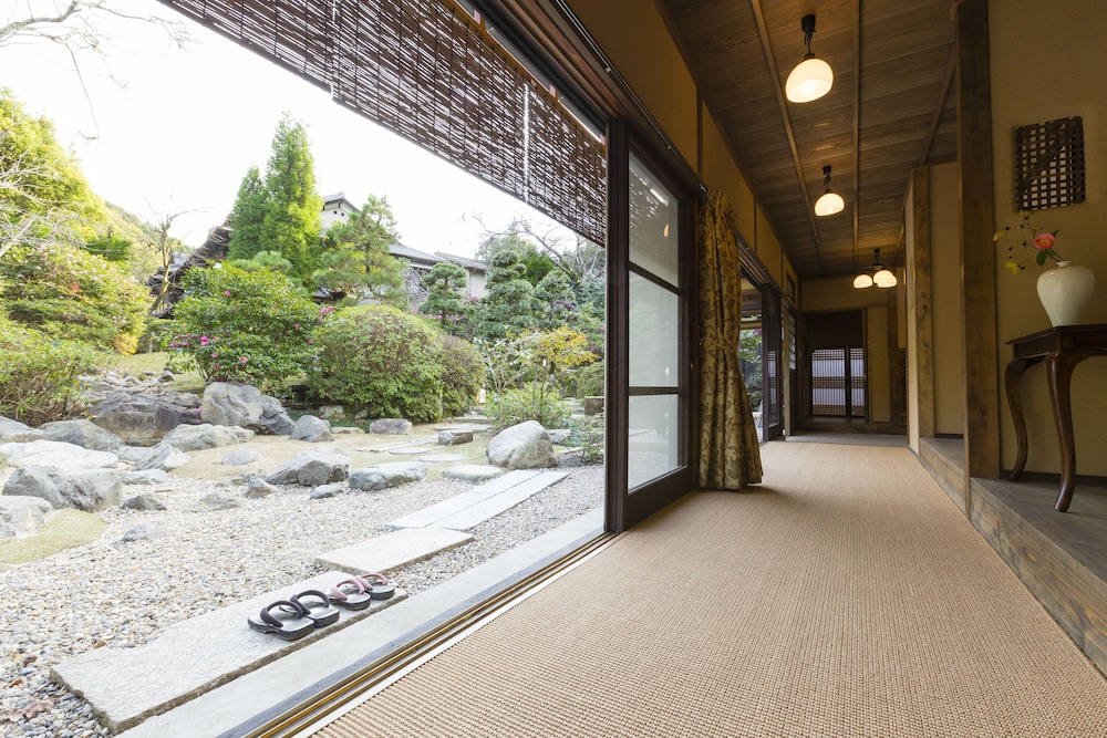 露天風呂付特別室 客室5 | あまみ温泉 南天苑