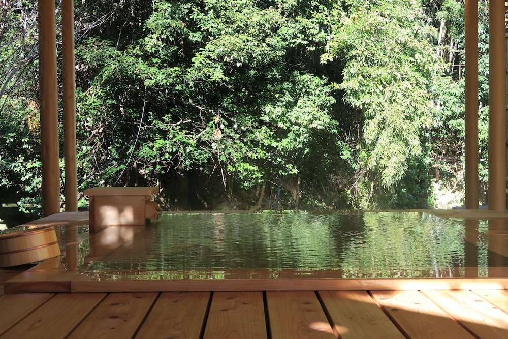 露天風呂付特別室 湖0 | あまみ温泉 南天苑