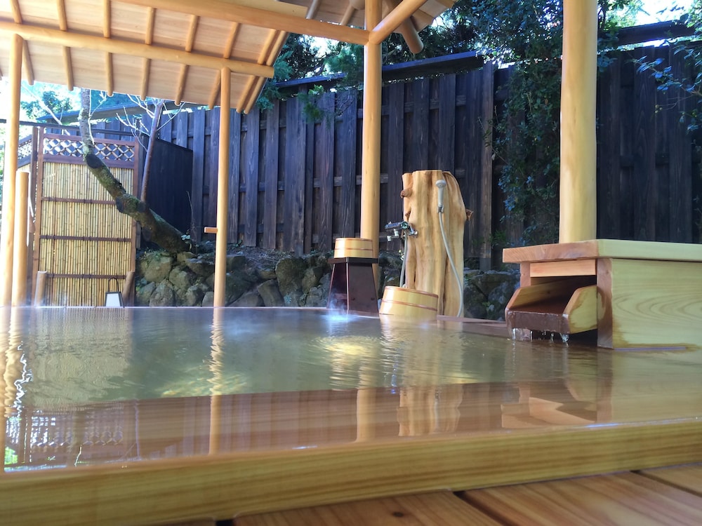 露天風呂付特別室 バスルーム0 | あまみ温泉 南天苑