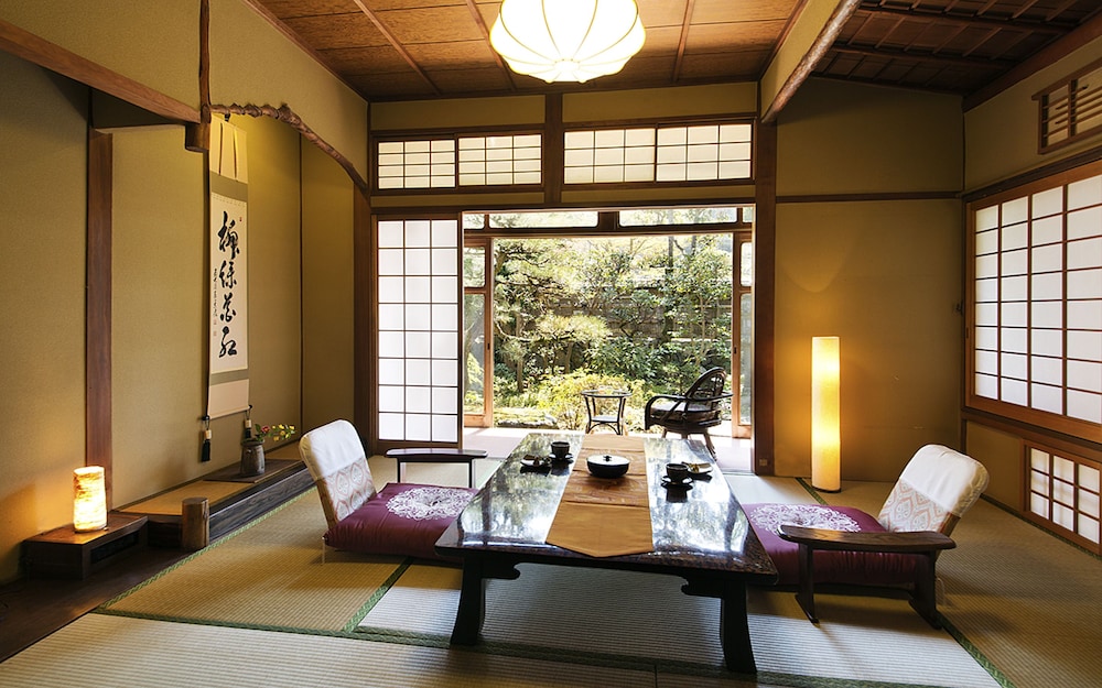 スタンダード和室ツイン (共同バスルーム) リビング エリア0 | あまみ温泉 南天苑