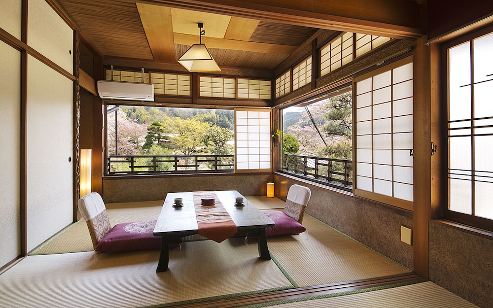 エコノミー和室ツイン (共同バスルーム) | あまみ温泉 南天苑