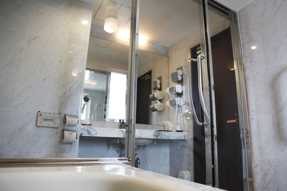 ジュニアスイートルーム　禁煙 バスルーム1 | ホテルパームロイヤルリゾート国際通り