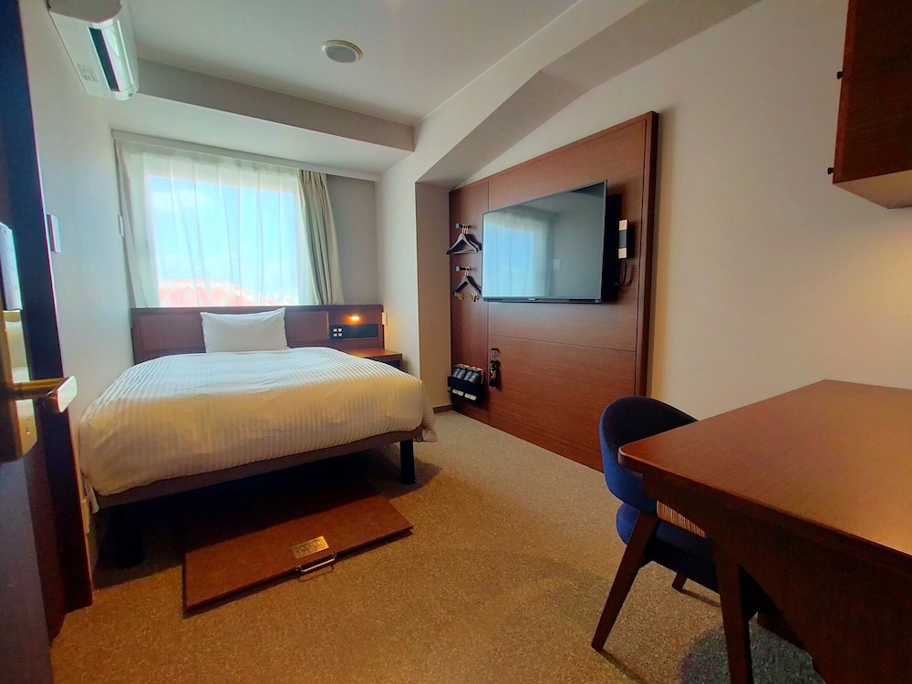 デラックス ダブルルーム ダブルベッド 1 台 禁煙 | ホテルパームロイヤルリゾート国際通り