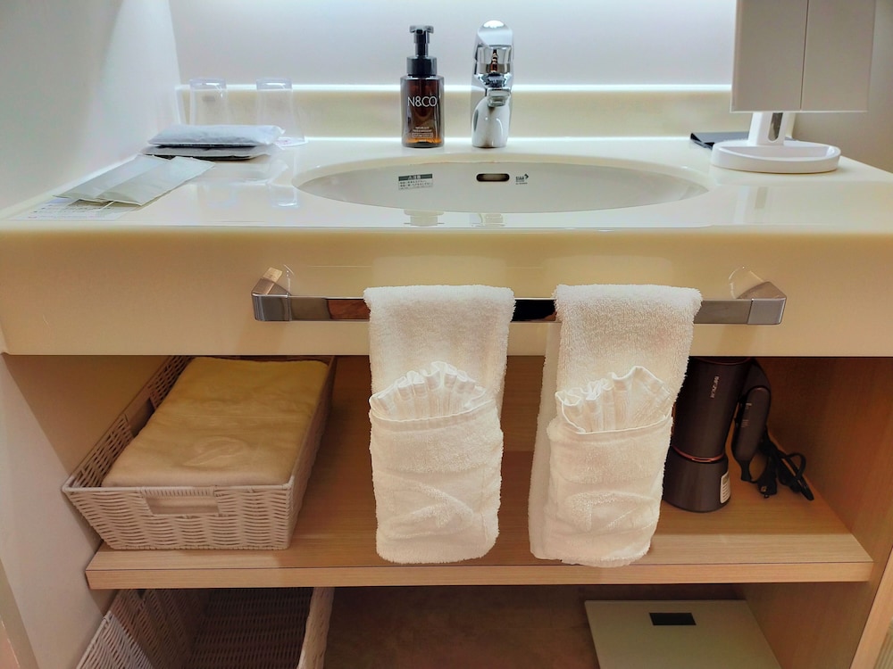 RAMツインルーム 禁煙 / スウェーデン製ベッド バスルーム1 | ホテルパームロイヤルリゾート国際通り