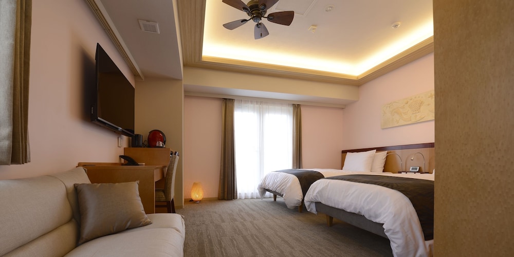 RAMデラックスルーム 禁煙 / スウェーデン製ベッド (大人3名利用時のみシングルソファーベッド1台が付きます) | ホテルパームロイヤルリゾート国際通り