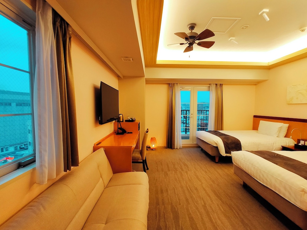 RAMデラックスルーム 禁煙 / スウェーデン製ベッド (大人3名利用時のみシングルソファーベッド1台が付きます) 客室3 | ホテルパームロイヤルリゾート国際通り