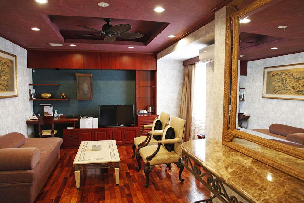 ジュニアスイートルーム　禁煙 リビング エリア0 | ホテルパームロイヤルリゾート国際通り