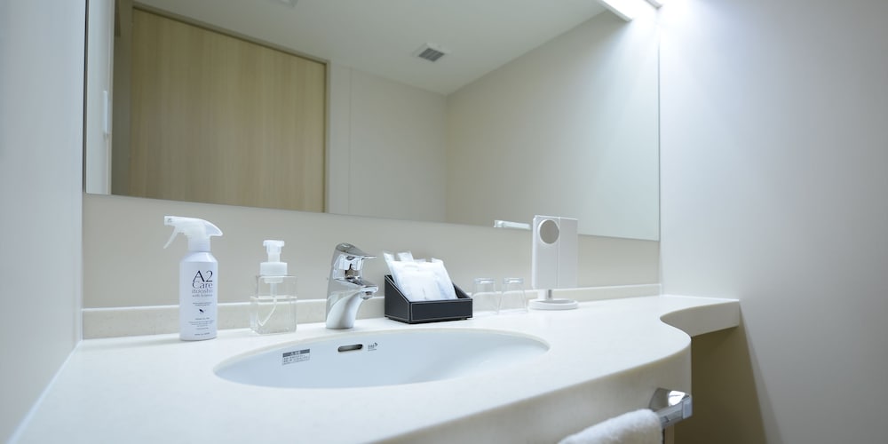 RAMデラックスルーム 禁煙 / スウェーデン製ベッド (大人3名利用時のみシングルソファーベッド1台が付きます) バスルーム0 | ホテルパームロイヤルリゾート国際通り