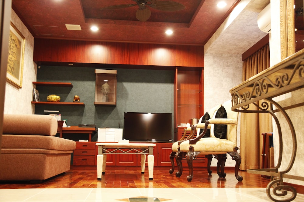 ジュニアスイートルーム　禁煙 リビング エリア1 | ホテルパームロイヤルリゾート国際通り