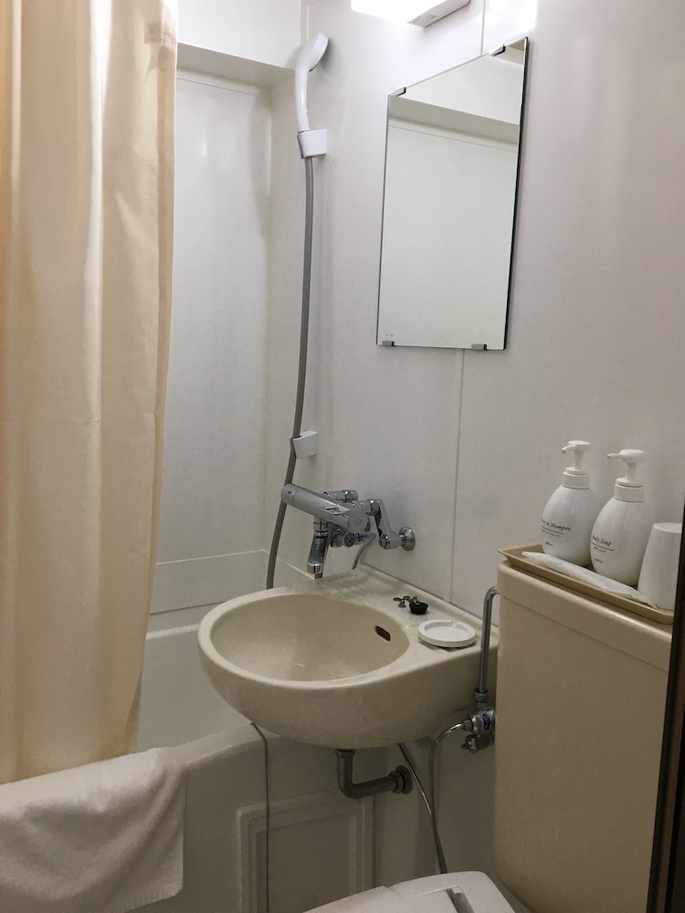 エコノミー ツインルーム 禁煙 バスルーム0 | ホテルサンプラスユタカ