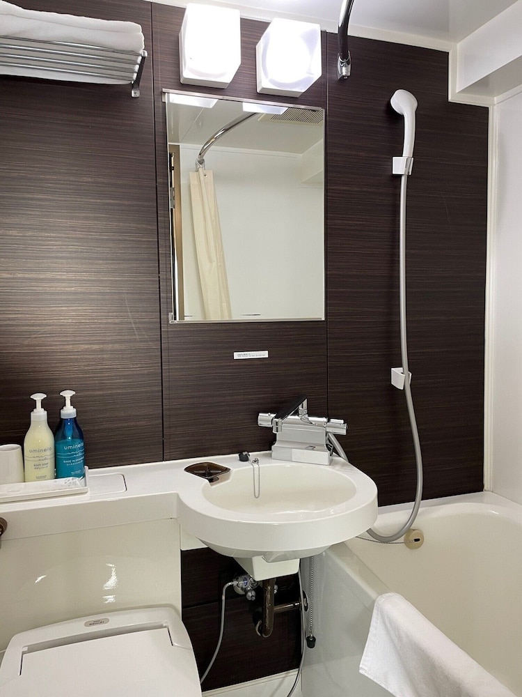 ベーシック トリプルルーム 禁煙 バスルーム0 | ホテルサンプラスユタカ