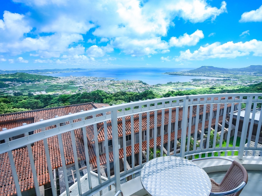 スイート 1 ベッドルーム オーシャンビュー バルコニーからの眺望0 | ユインチホテル南城