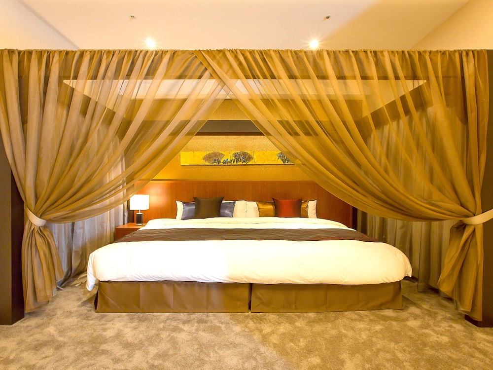 ロイヤル スイート 1 ベッドルーム 専用バスルーム オーシャンビュー | ユインチホテル南城