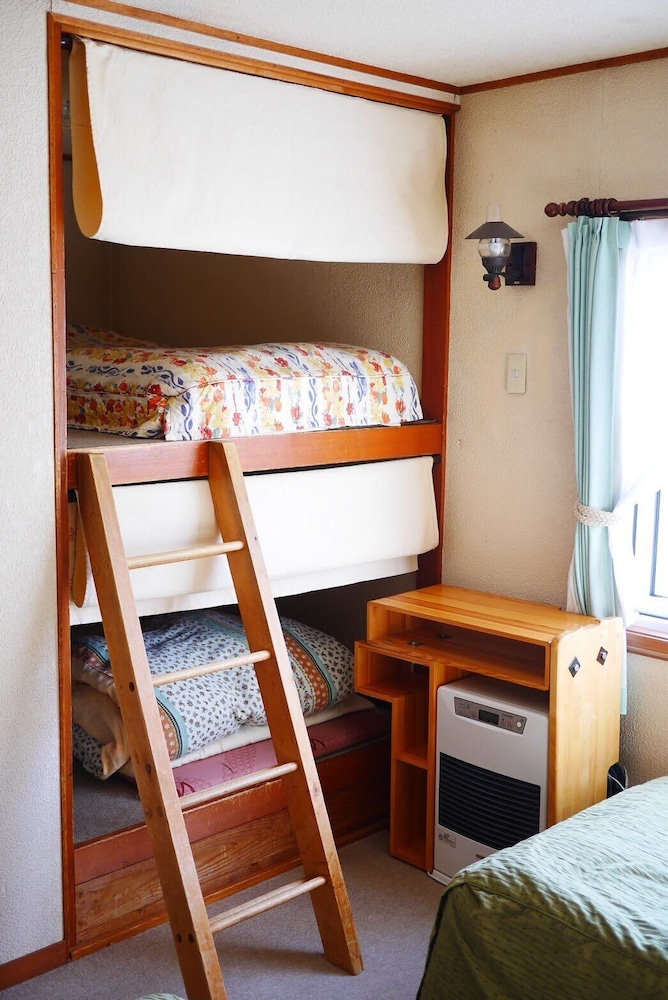 ツインルームシングルサイズベッド 2 台 客室6 | カントリー イン ミルキー ハウス