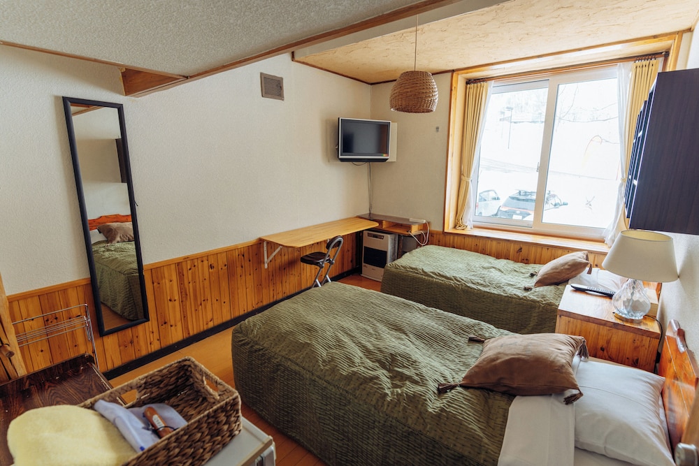 ツインルームシングルサイズベッド 2 台 客室18 | カントリー イン ミルキー ハウス