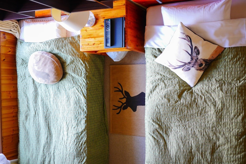 ツインルームシングルサイズベッド 2 台 客室7 | カントリー イン ミルキー ハウス