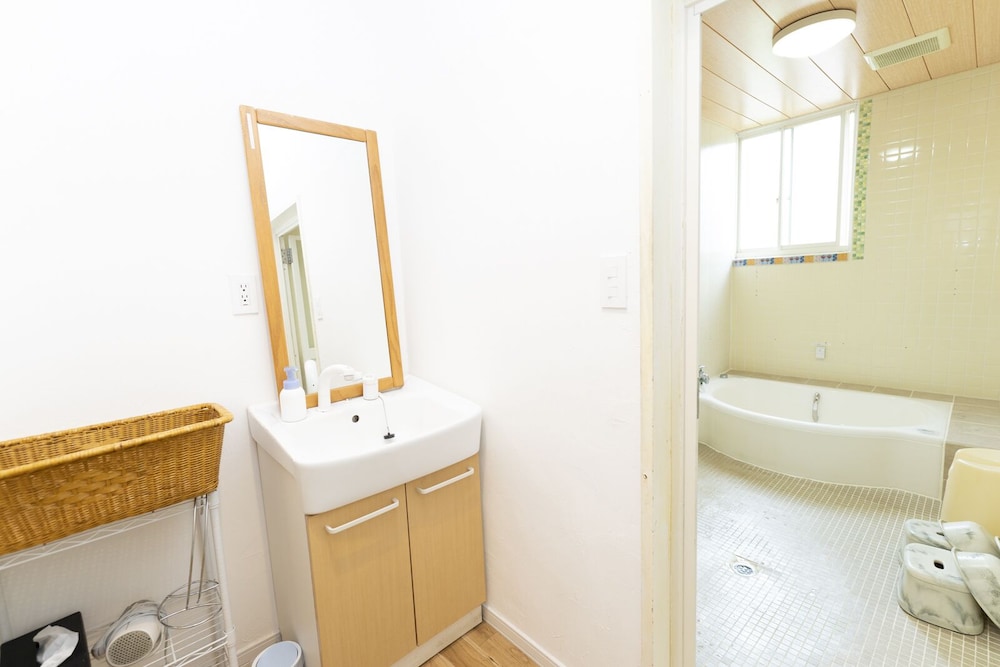 ツインルームシングルサイズベッド 2 台 バスルーム4 | カントリー イン ミルキー ハウス