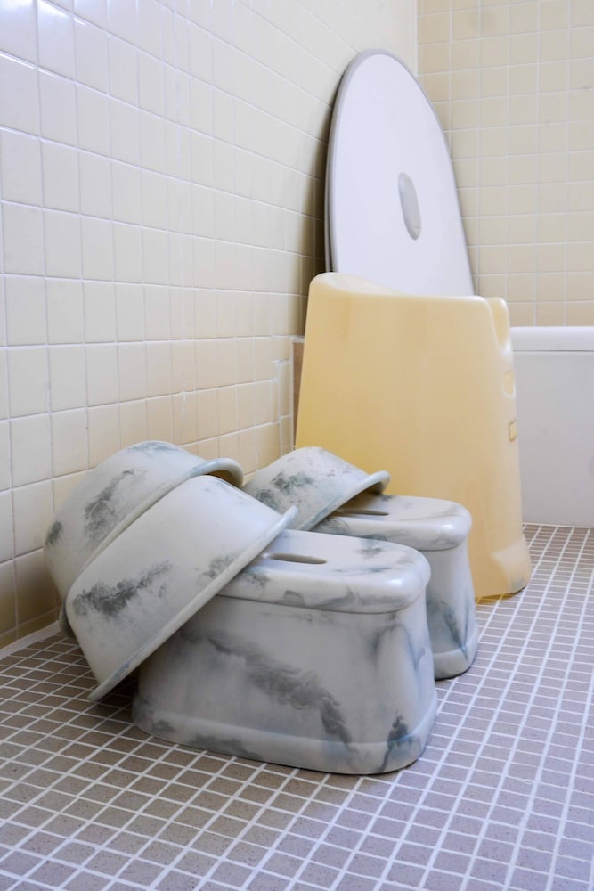 ツインルームシングルサイズベッド 2 台 バスルーム7 | カントリー イン ミルキー ハウス