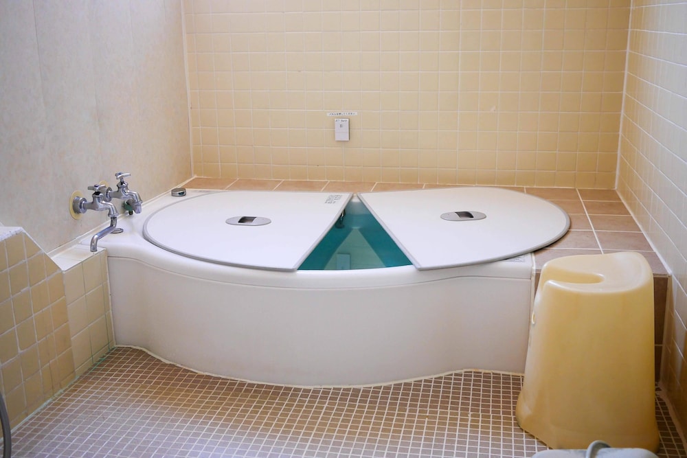 ツインルームシングルサイズベッド 2 台 バスルーム8 | カントリー イン ミルキー ハウス