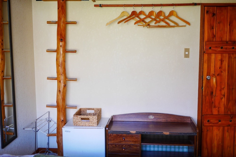 ツインルームシングルサイズベッド 2 台 客室1 | カントリー イン ミルキー ハウス