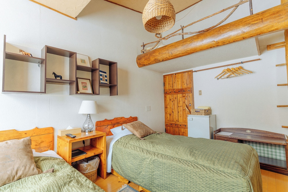 ツインルームシングルサイズベッド 2 台 客室16 | カントリー イン ミルキー ハウス