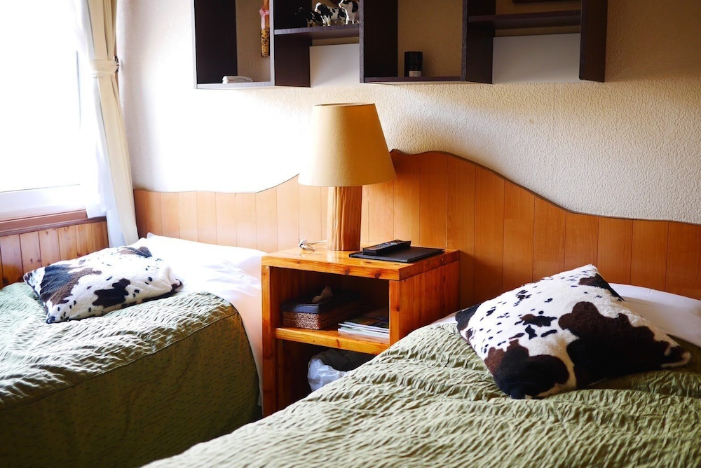 ツインルームシングルサイズベッド 2 台 客室11 | カントリー イン ミルキー ハウス