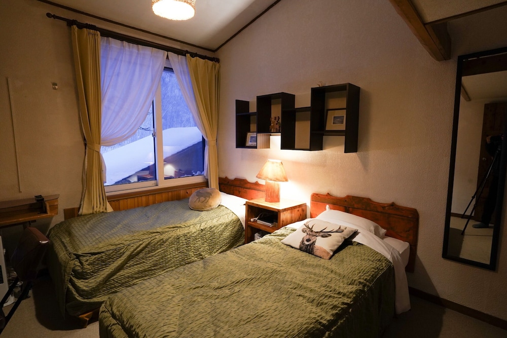 ツインルームシングルサイズベッド 2 台 客室2 | カントリー イン ミルキー ハウス