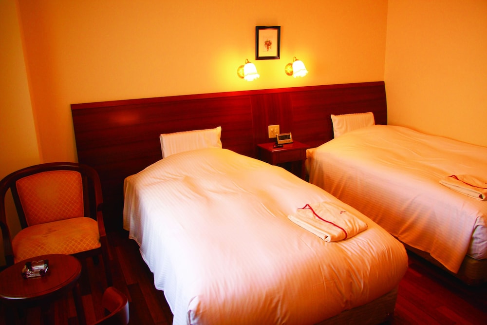 スタンダード ツインルーム 2 ベッドルーム 禁煙 客室1 | ホテル サンクイーン