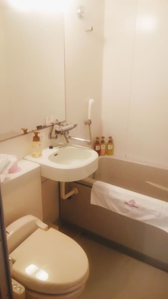 スタンダード ツインルーム 2 ベッドルーム 禁煙 バスルーム1 | ホテル サンクイーン