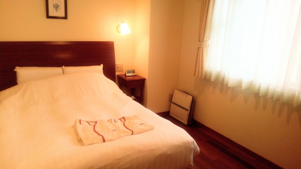 ダブルルーム 禁煙（全年齢2名利用まで） | ホテル サンクイーン