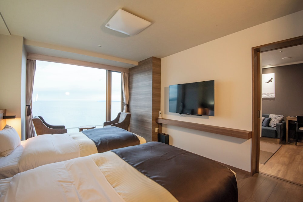 デラックス ツインルーム 禁煙(レイクビュー) 客室2 | サロマ湖 鶴雅リゾート