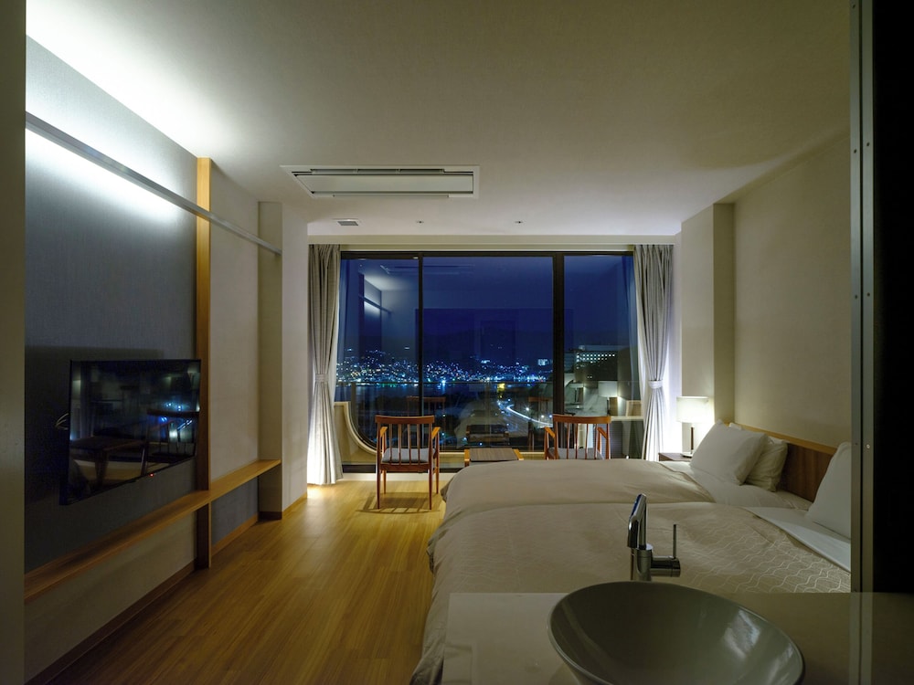 ラグジュアリー ツインルーム 禁煙 ハーバービュー | 稲佐山観光ホテル