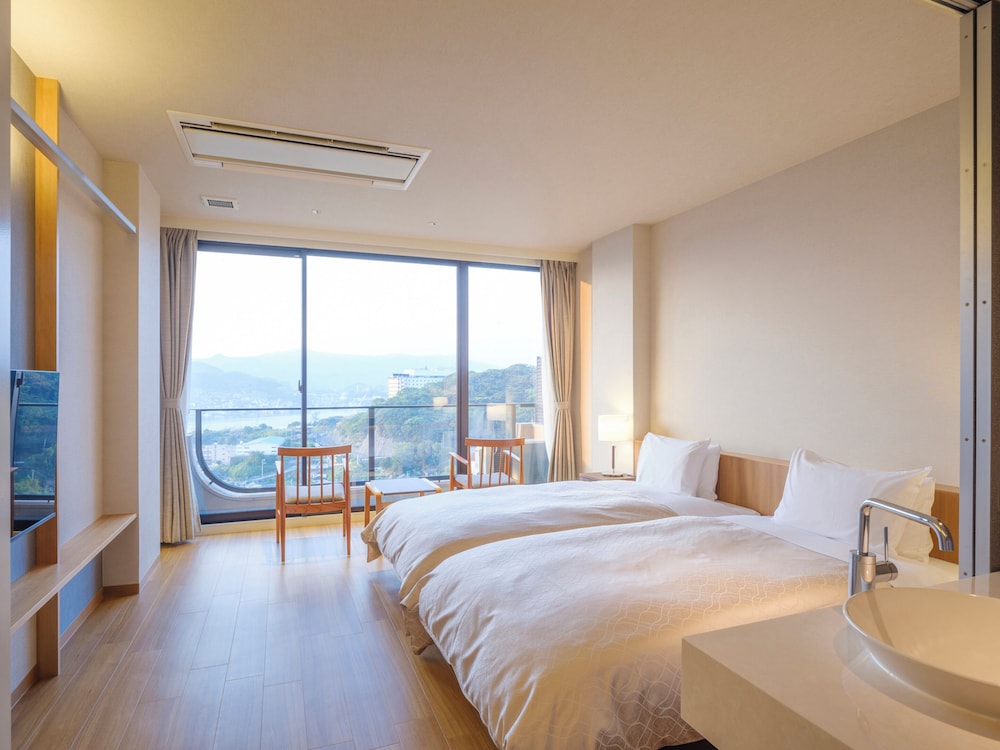 ラグジュアリー ツインルーム 禁煙 ハーバービュー 客室1 | 稲佐山観光ホテル