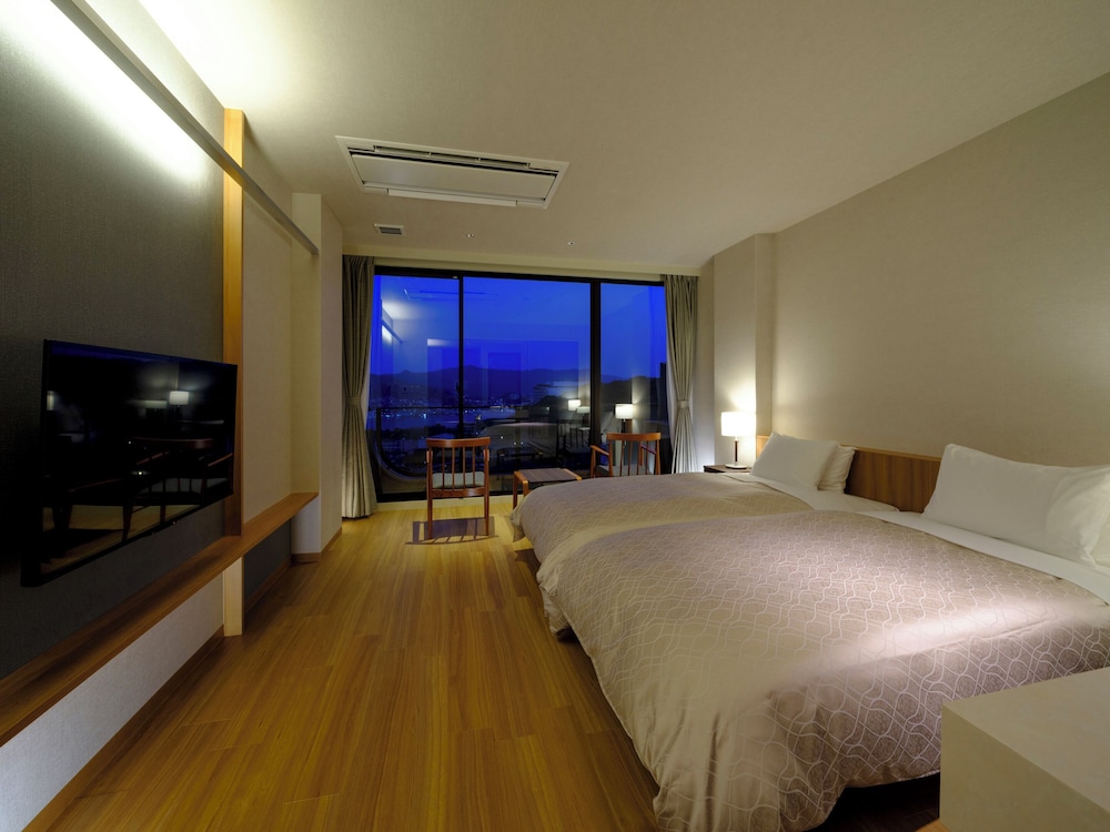 ラグジュアリー ツインルーム 禁煙 ハーバービュー 客室2 | 稲佐山観光ホテル