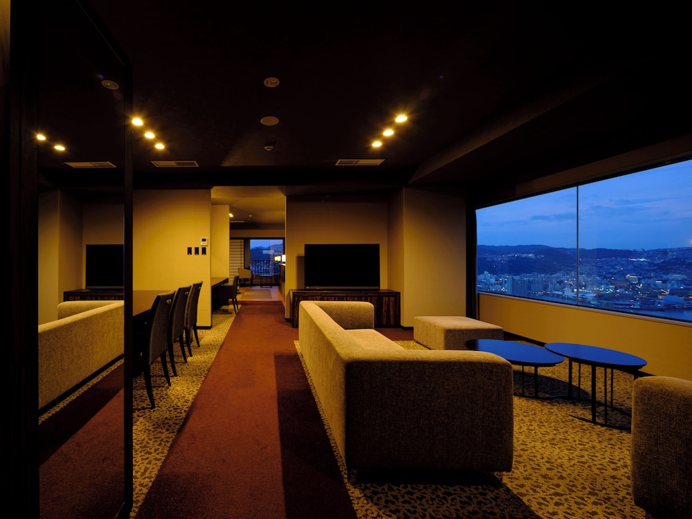 最上階 プレミアスイート ハーバービュー 禁煙 | 稲佐山観光ホテル